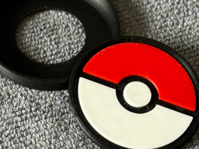 Pop badge (Pokeball) - £1